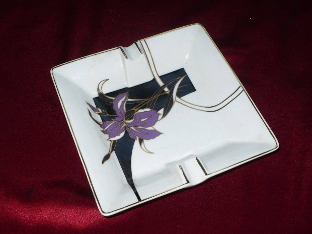 Szsz Endre porceln hamutl (16 cm)