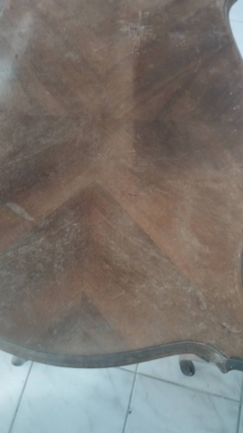Századeleji keményfa antik asztal eladó.