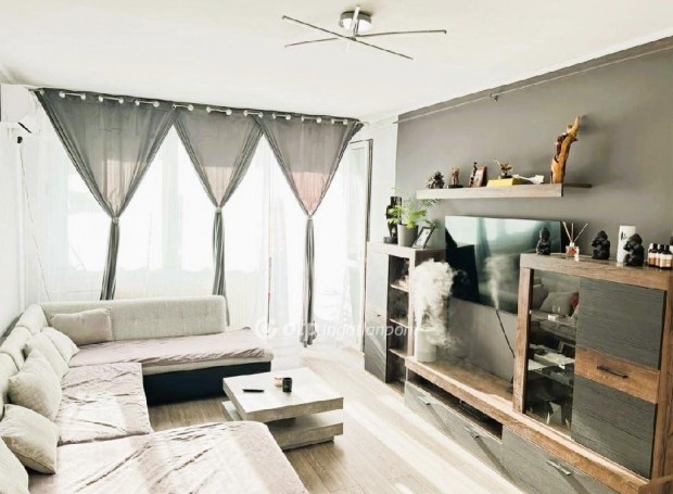 Sz�zhalombattai elad� 52 nm-es lak�s