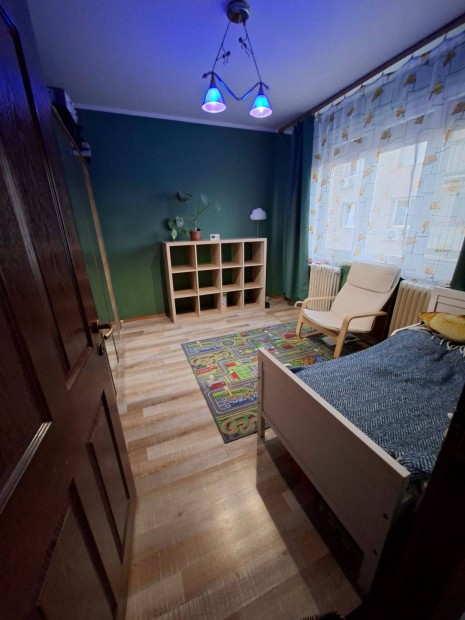 Sz�zhalombattai panel lak�s