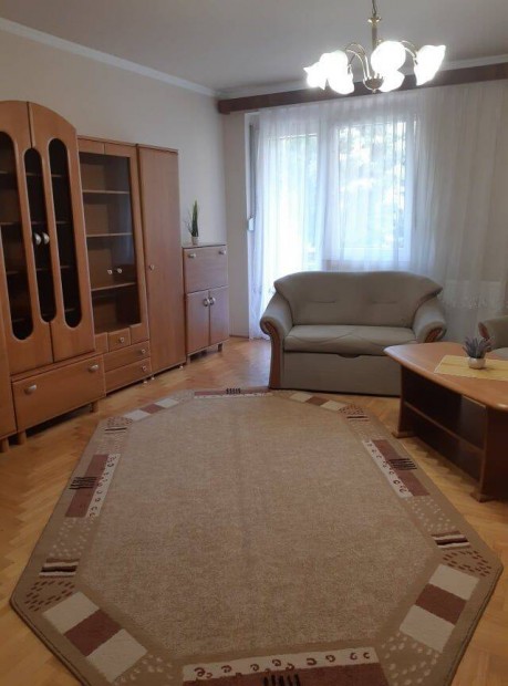 Sz�chenyi kertben 1. emeleti, kl�m�s, egyedi f�t�ses lak�s kiad�!