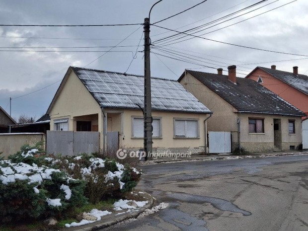 Sz�cs�nyi elad� 140 nm-es h�z