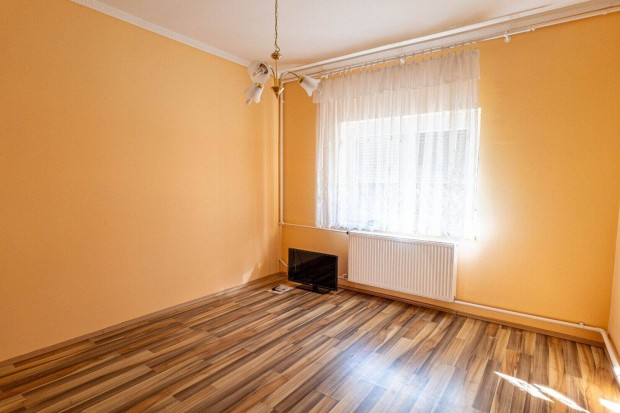 Szeged Belv�ros�t�l 7 percre, falusias k�rnyezetben 85 m2-es csal�di h