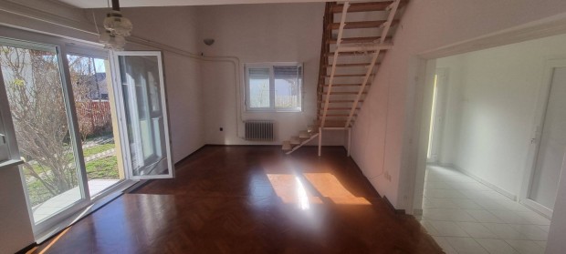 Szeged Pet�fitelepen kertesh�z kiad�!