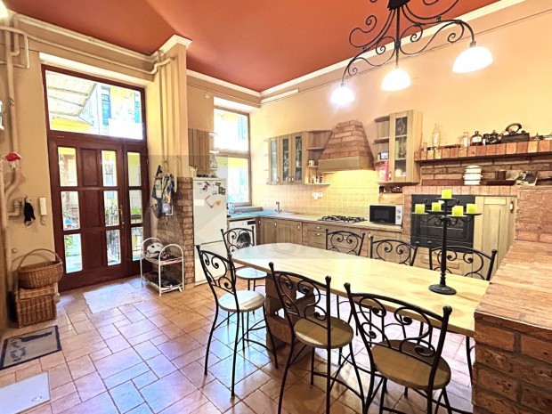 Szeged Szenth�roms�g u-ban  5 szob�s polg�ri lak�s elad�