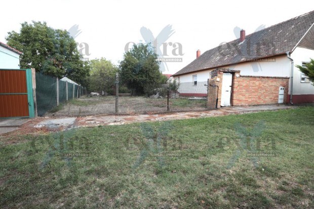 Szeged-Sz�regen, az �jvil�g utc�ban, �p�t�si telek Elad�!