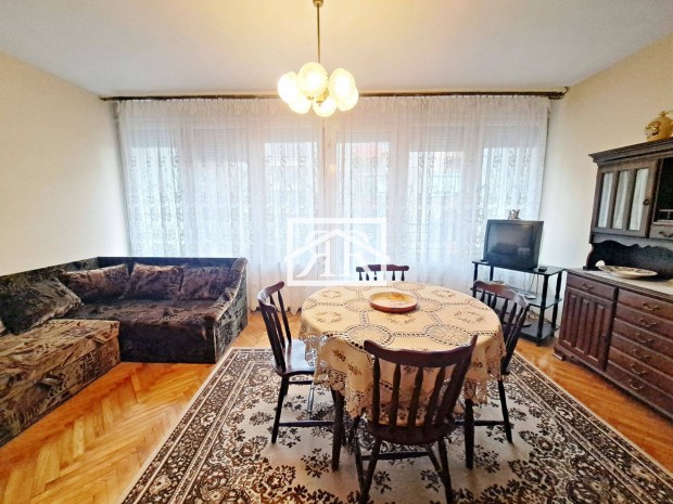 Szeged, Hull�m utcai, 97 m2-es t�glalak�s elad�