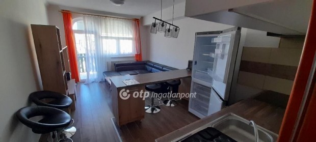 Szeged, M�rav�rosban, egyetemekhez k�zel 2+1 szob�s t�glalak�s