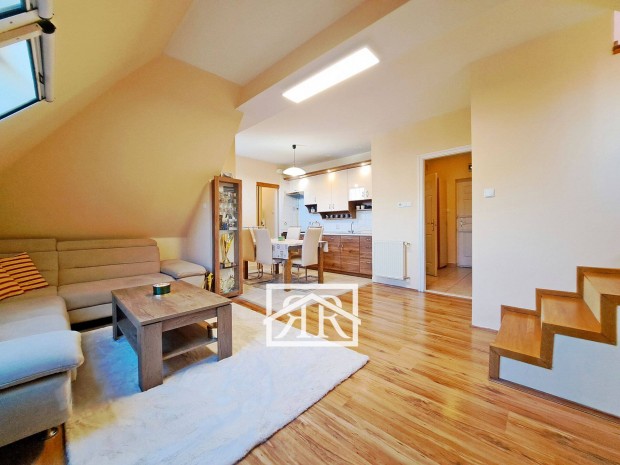 Szeged, Ősz utcai, 64/50 m2-es téglalakás eladó!