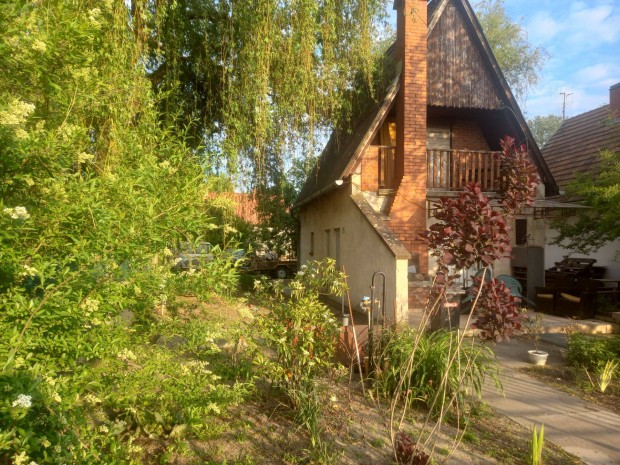 Szeged, Sziks�f�rd�n Ingatlan elad�