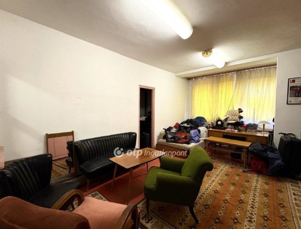 Szeged, egyetemek k�zel�ben 4 szob�s f�ldszinti t�glalak�s elad�