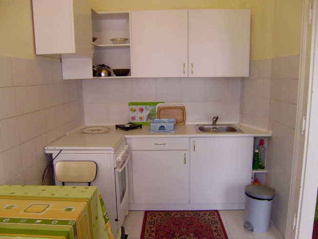 Szeged belvárosában a Petőfi S. sgt-on, közvetlen a TIK mellett, 1. em