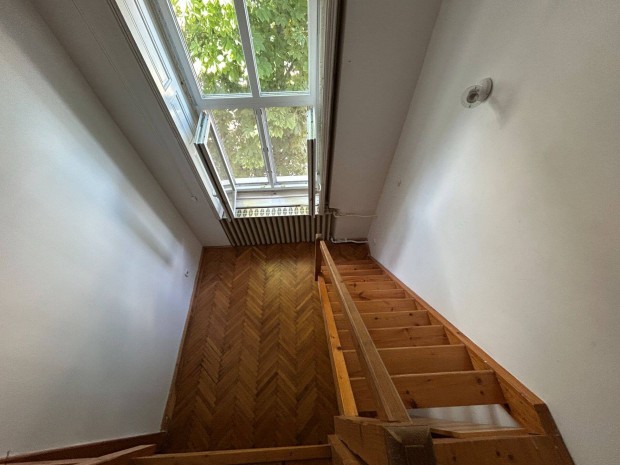 Szeged belvrosi 1. em. 55 m2 2 szobs laks udvari bellval elad