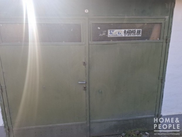 Szeged frekvent�lt hely�n gar�zs elad�!