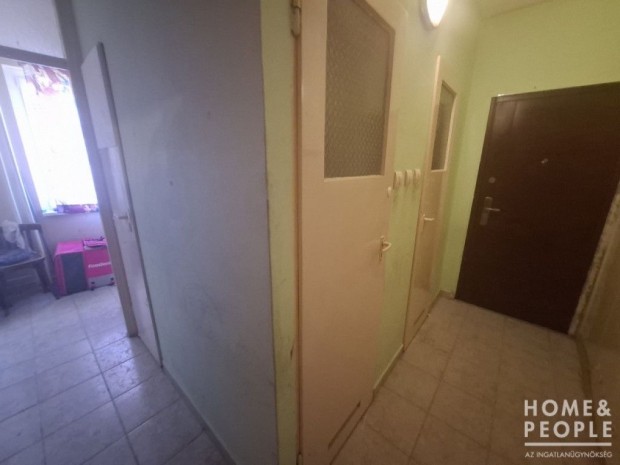 Szeged frekventált helyén lakás eladó!