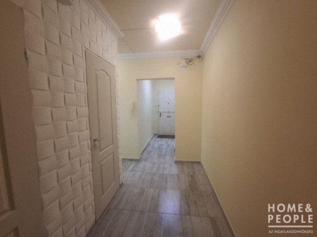 Szeged frekventált helyén lakás eladó!