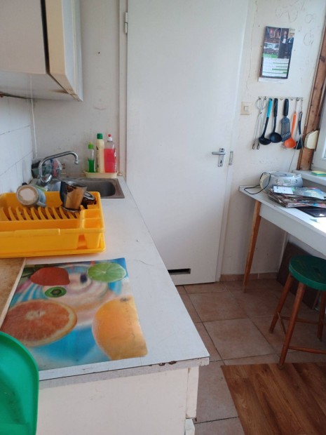 Szegeden Szamos utcában szoba kiadó