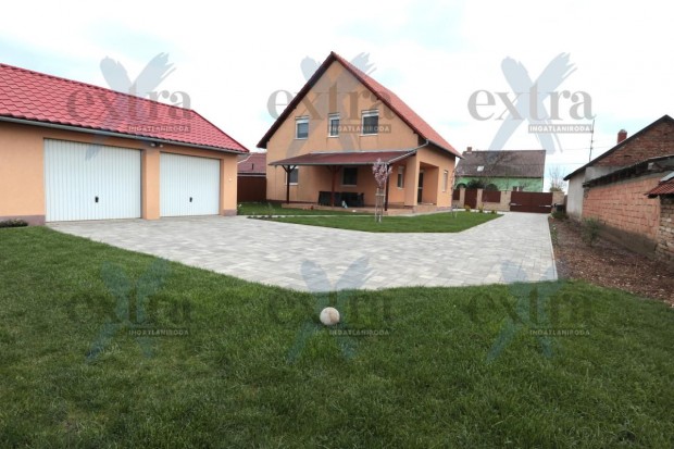 Szegeden, B�ketelepen, fel�j�tott, �lhet� Csal�di h�z Elad�!