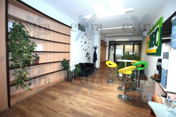 Szegeden, Belv�rosi Irodah�zban, fel�j�tott, t�bb funkci�s Iroda