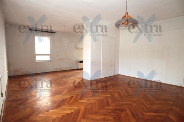 Szegeden, M�rav�rosban, fel�j�tand�, erk�lyes T�glalak�s Elad�!