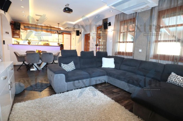 Szegeden, Szentmih�lytelken, mediterr�n st�lus�, k�nyelmes Csal�di