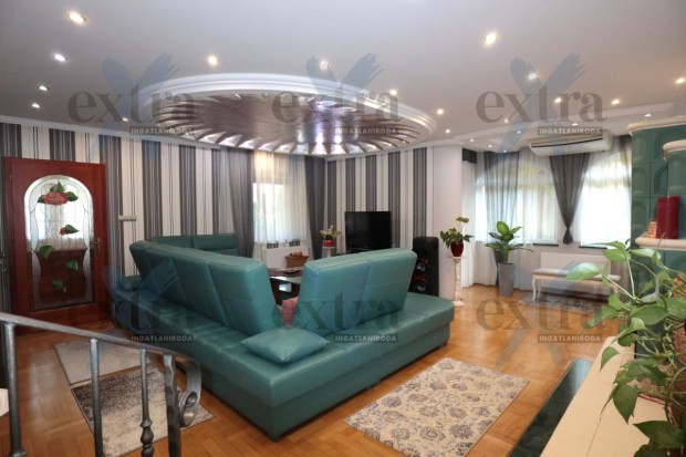 Szegeden, Szentmih�lytelken, �jszer� �llapot� k�tszintes Csal�di h�z