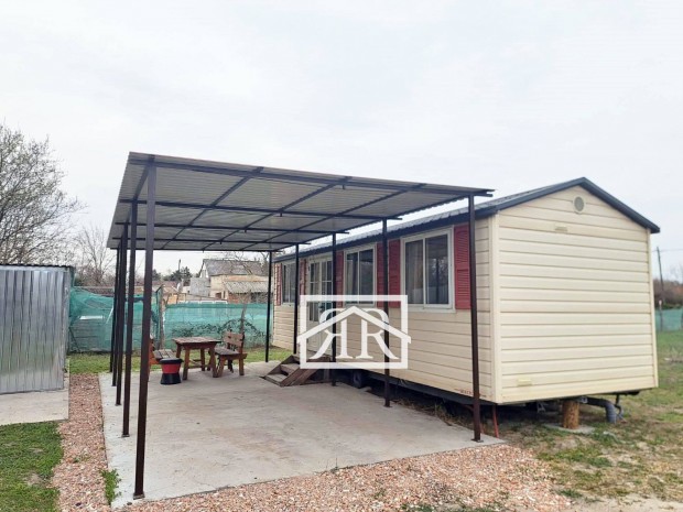 Szegeden, a K�rte utca k�zel�ben telek, mobilh�zzal elad�