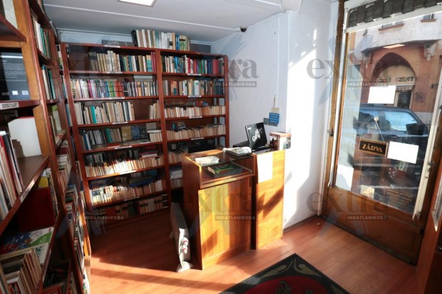 Szegeden a Klauz�l t�r mellett �zlethelyis�g Kiad�!