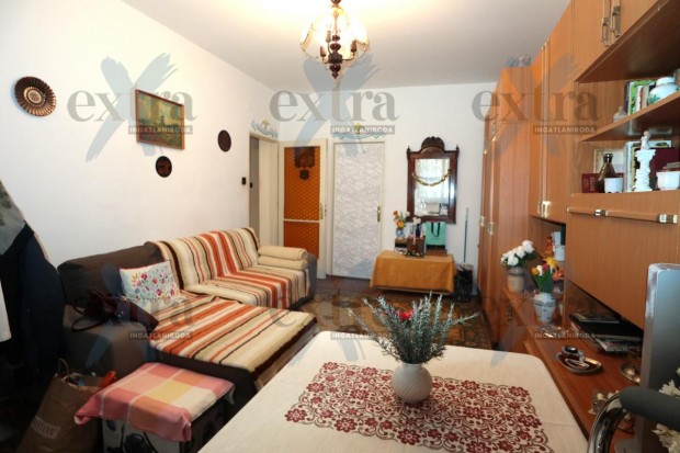 Szegeden az Olajos utc�ban, f�ldszinti, erk�lyes, 2 szob�s T�glalak�s