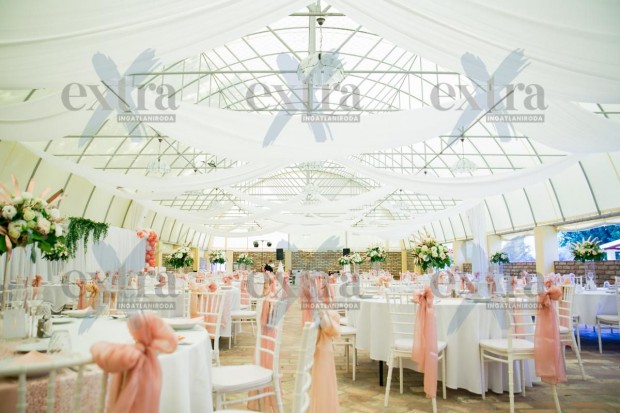 Szegedhez k�zel, Bal�sty�n, t�bb �ve �zemel� Rendezv�nyhelysz�n a