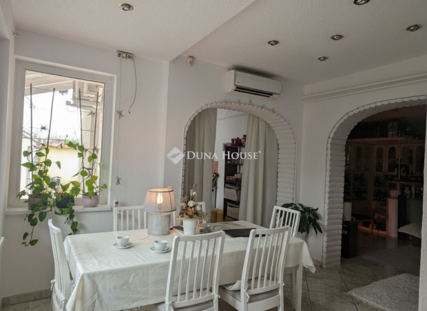 Szegedi 110 nm-es h�z elad�