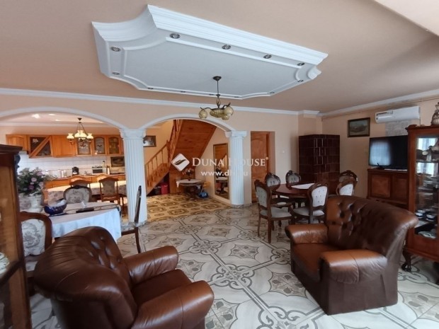 Szegedi 114 nm-es h�z elad�