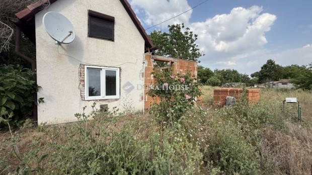 Szegedi 1453 nm-es telek elad�