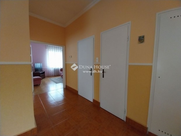 Szegedi 200 nm-es h�z elad�