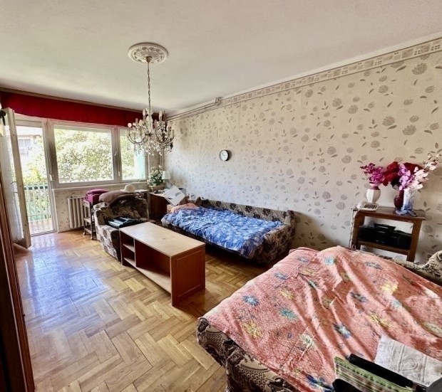 Szegedi 223 nm-es h�z elad�