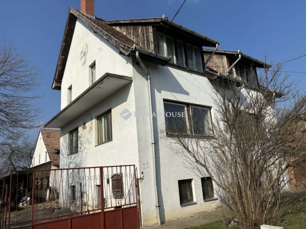 Szegedi 226 nm-es h�z elad�