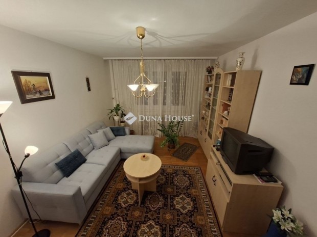 Szegedi 68 nm-es lak�s elad�