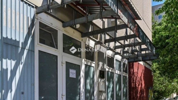 Szegedi 71 nm-es iroda elad�