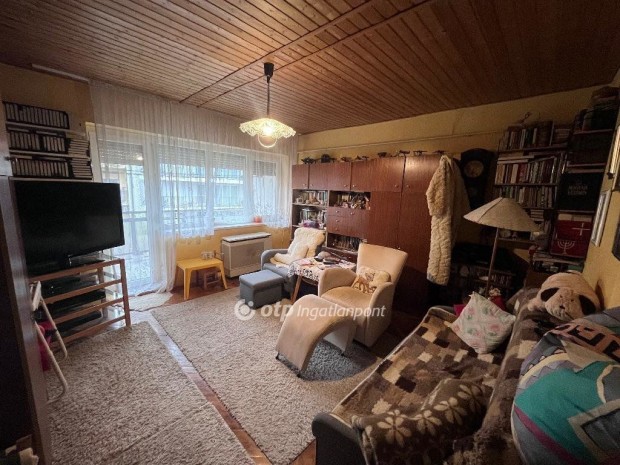 Szegedi 76 nm-es lak�s elad�