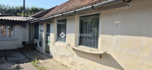 Szegedi 80 nm-es h�z elad�