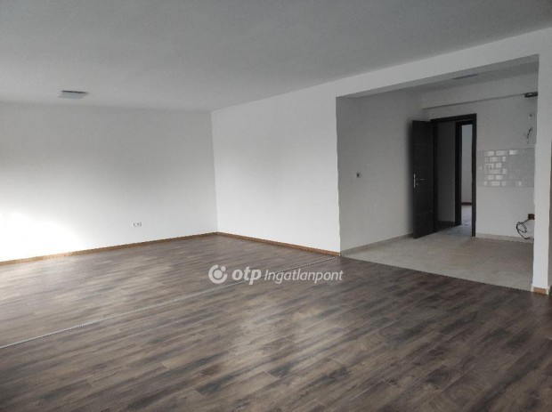 Szegedi elad� 103 nm-es lak�s