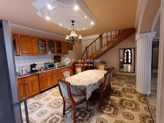 Szegedi elad� 114 nm-es h�z