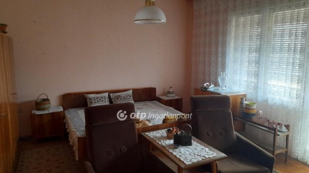 Szegedi elad� 115 nm-es h�z