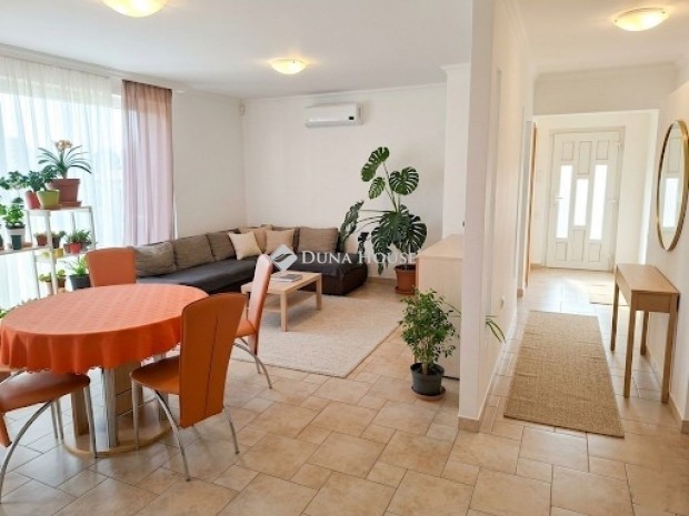 Szegedi elad� 130 nm-es h�z