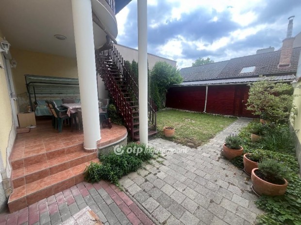 Szegedi elad� 140 nm-es h�z