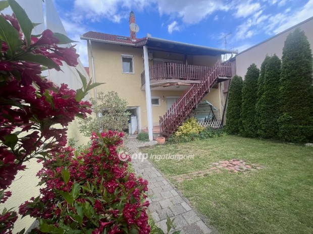 Szegedi elad� 140 nm-es h�z