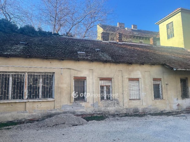 Szegedi elad� 152 nm-es lak�s