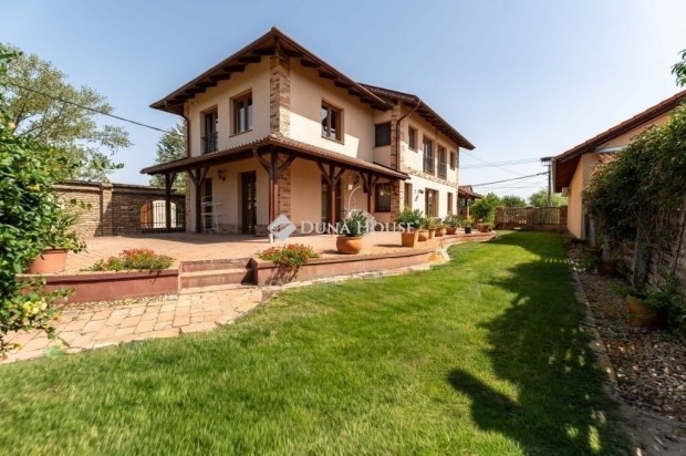 Szegedi elad� 200 nm-es h�z