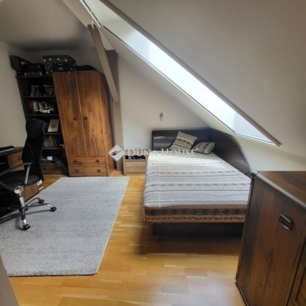 Szegedi elad� 210 nm-es h�z