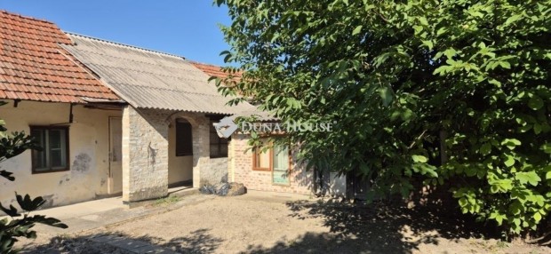 Szegedi elad� 60 nm-es h�z